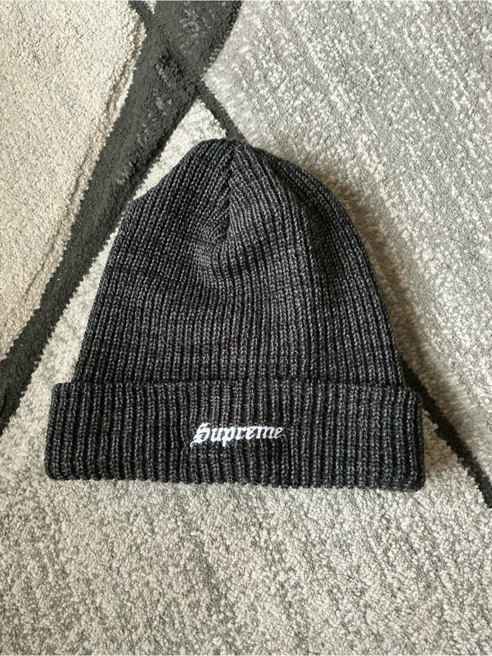 Supreme Logo Ribbed Acrylic Beanie Cap Gray